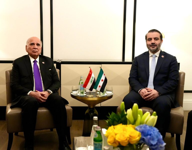 السيد فؤاد حسين يلتقي وزير الخارجية السوري ويبحثان تعزيز العلاقات الثنائية والتعاون المشترك
